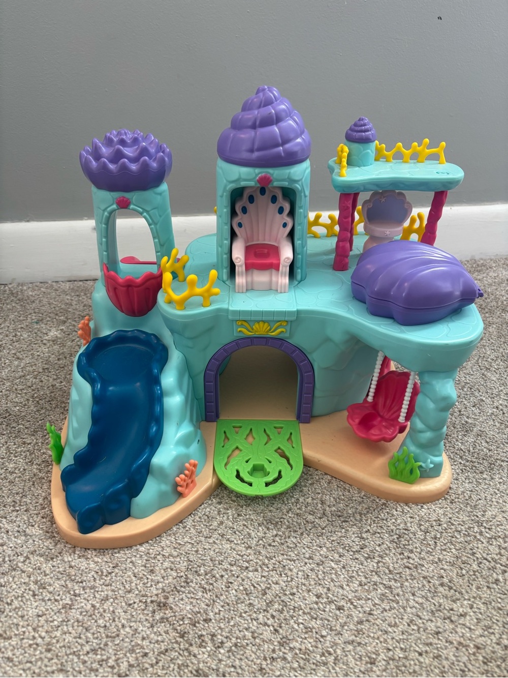 Lakeshore Under-The-Sea Mermaid Palace pretend Play